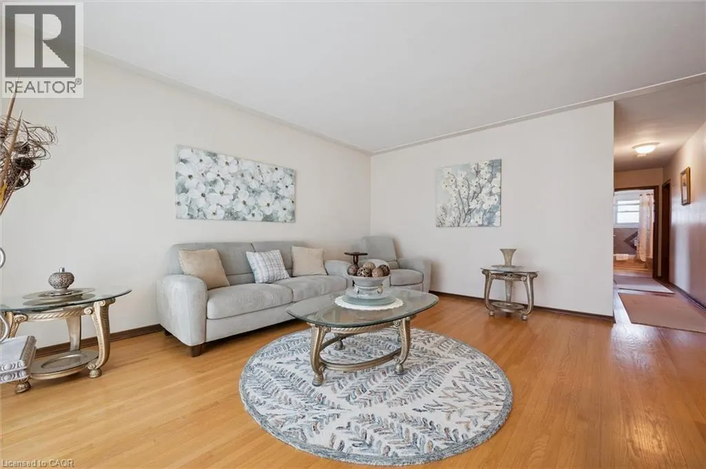 136 FAIRWAY Road N