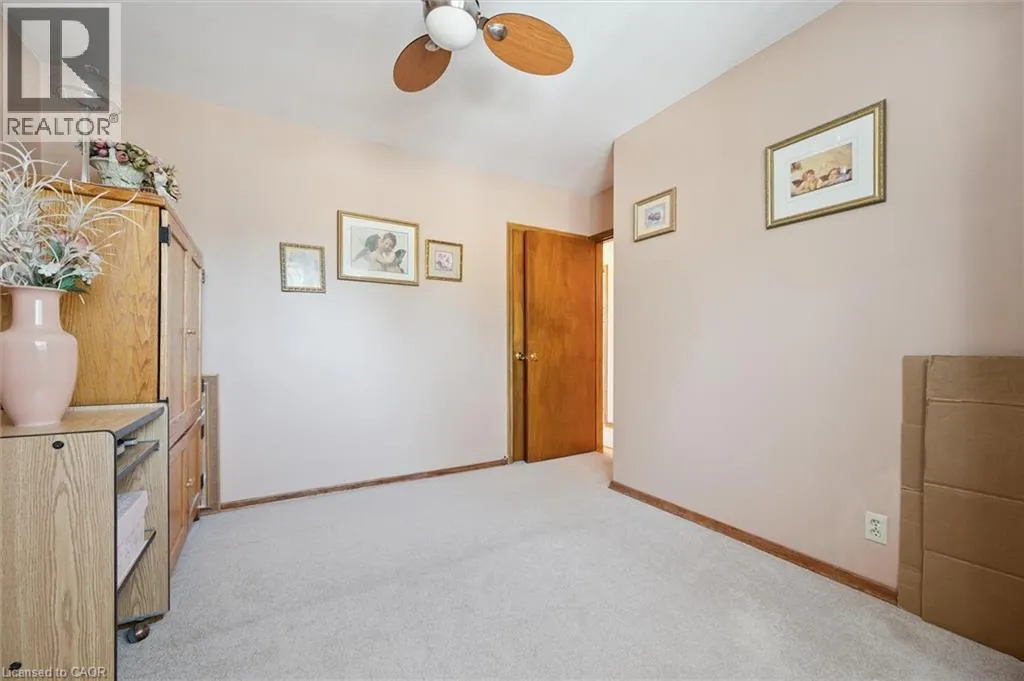 136 FAIRWAY Road N