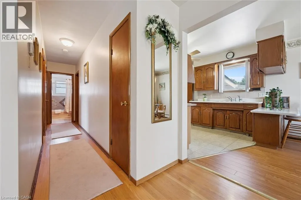 136 FAIRWAY Road N