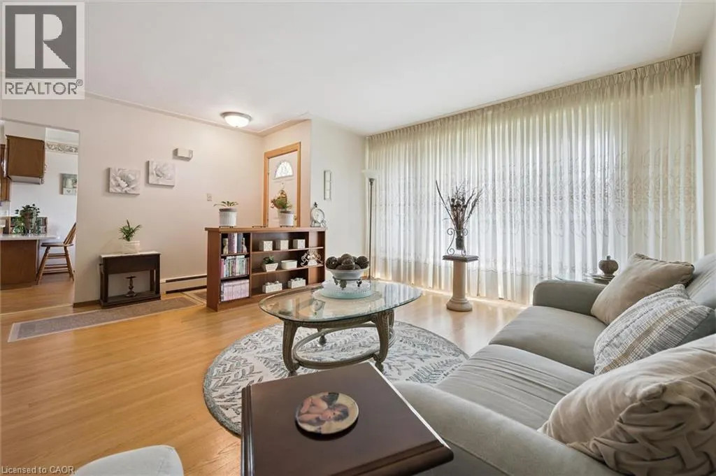 136 FAIRWAY Road N