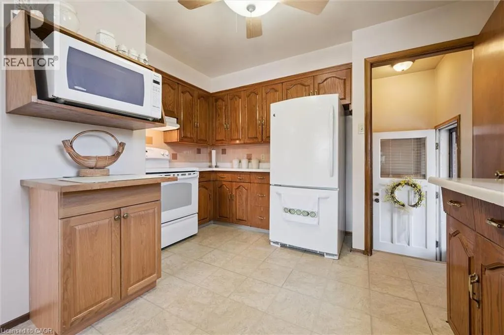 136 FAIRWAY Road N