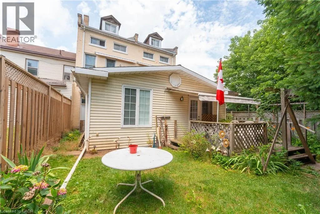 168 MACNAB Street N