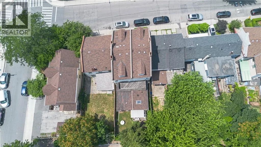 168 MACNAB Street N