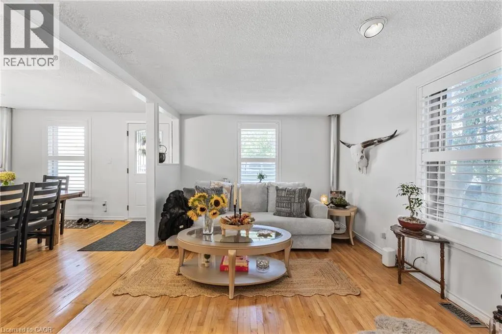 83 ORKNEY Street W