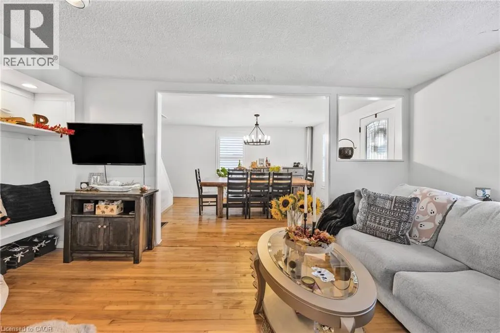83 ORKNEY Street W