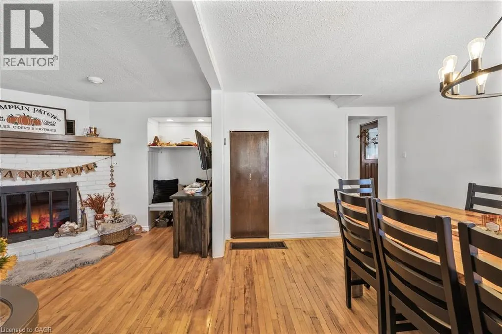 83 ORKNEY Street W