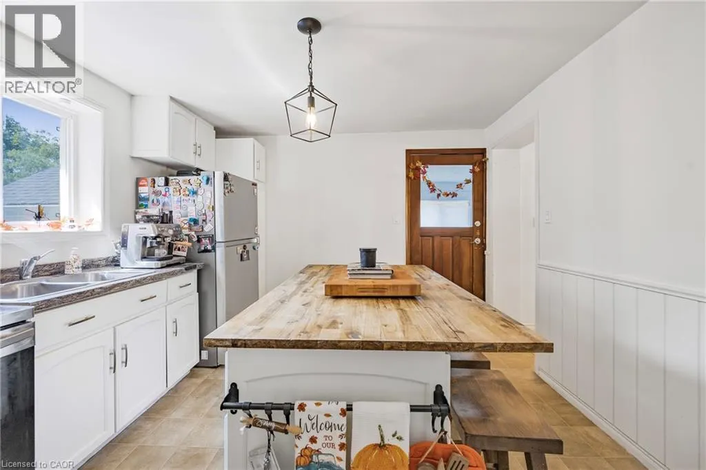 83 ORKNEY Street W