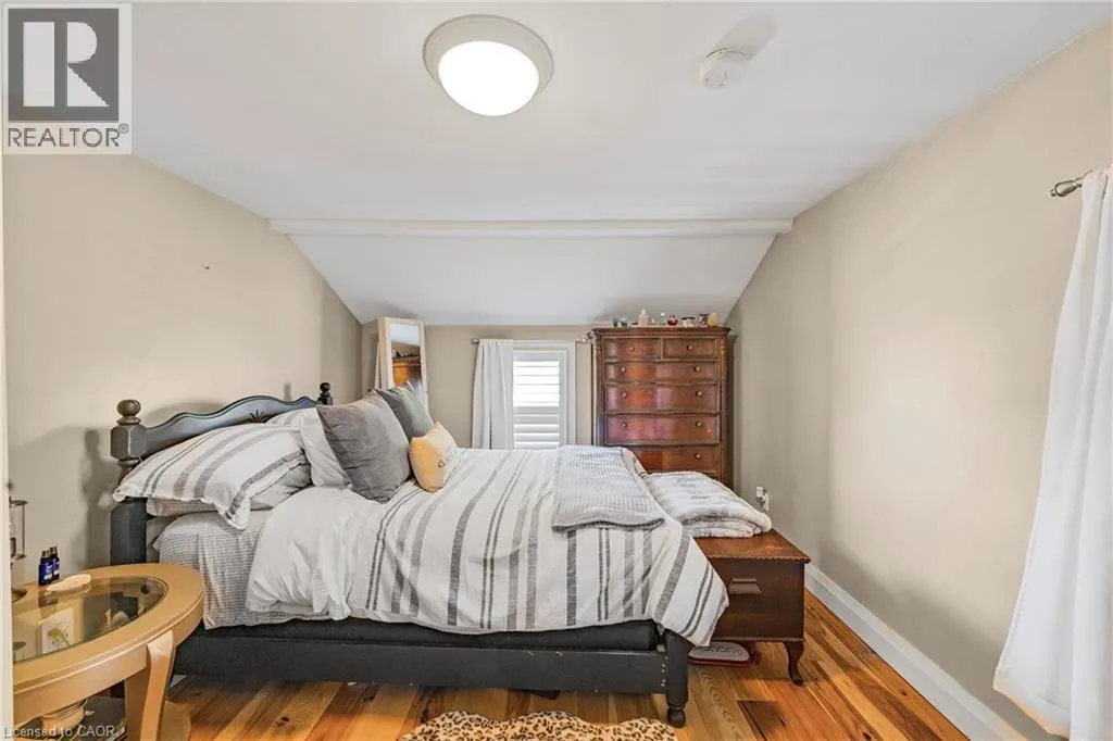 83 ORKNEY Street W