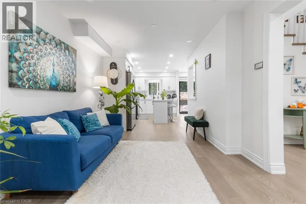 1118 AVONDALE Drive