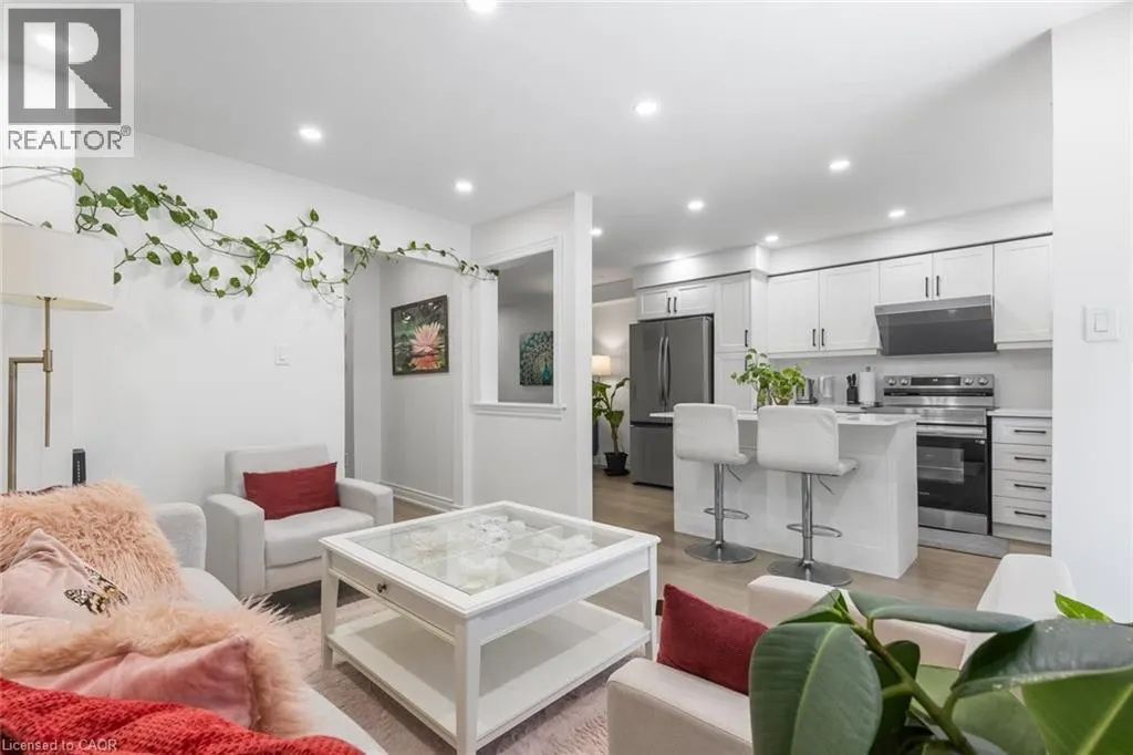 1118 AVONDALE Drive