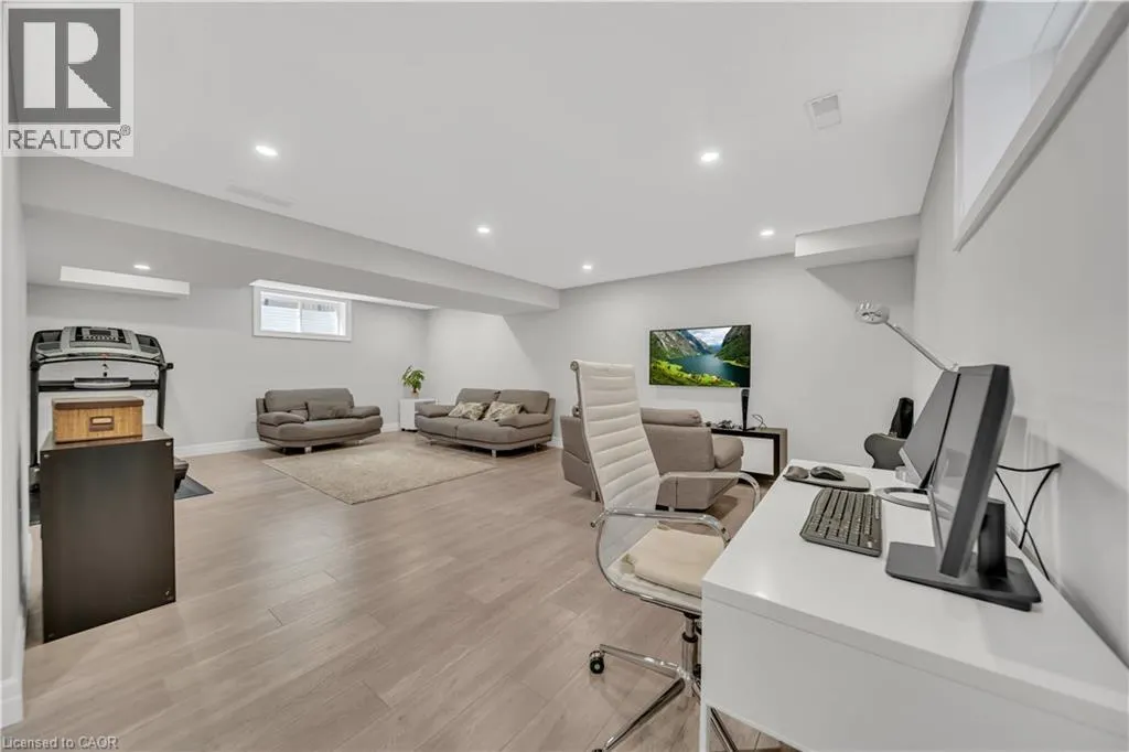 536 LANDGREN Court