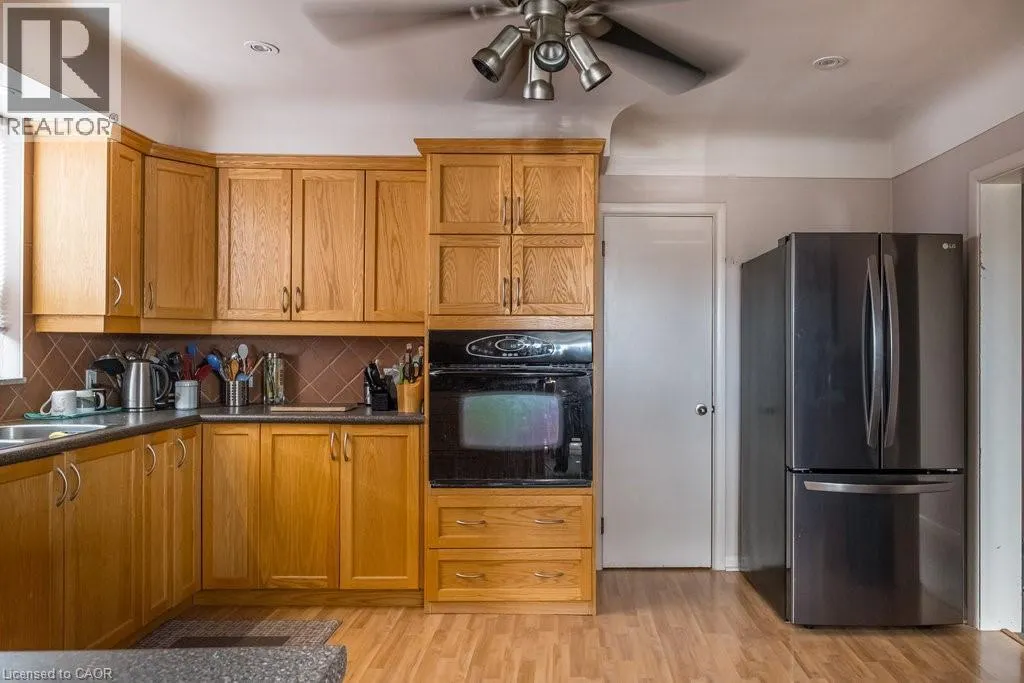 858 KING Street W