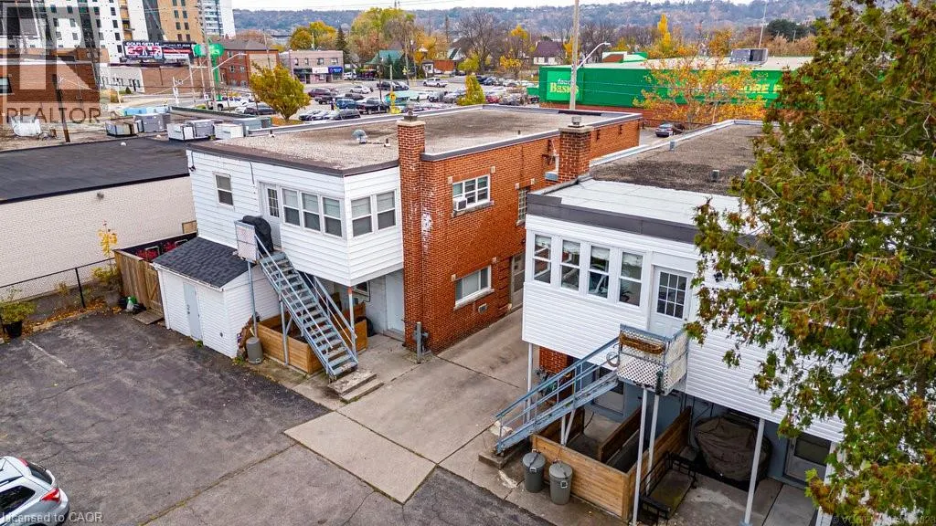 858 KING Street W
