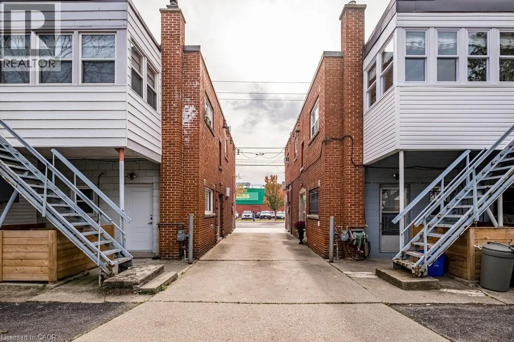 858 KING Street W