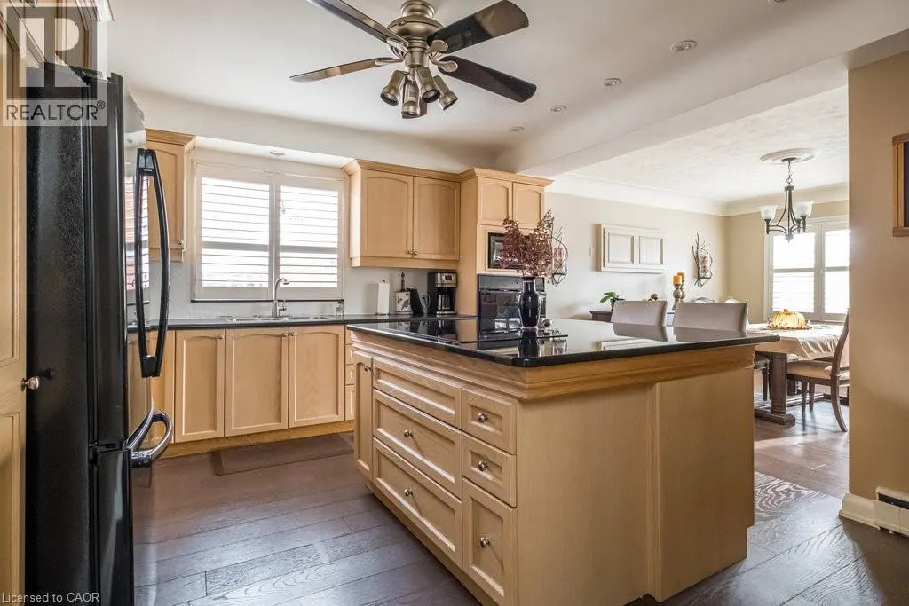 858 KING Street W