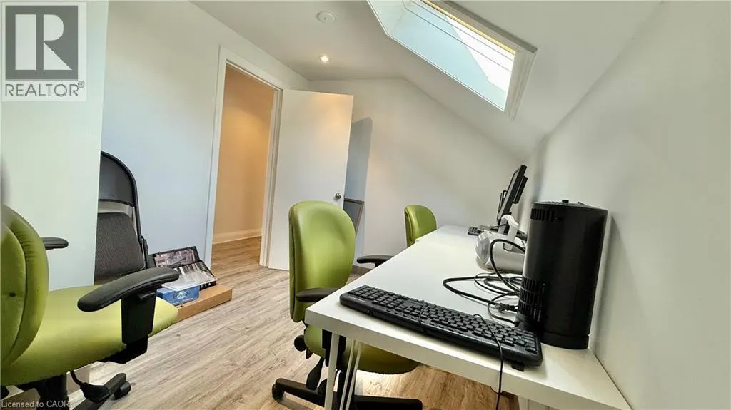 74 QUEEN Street N Unit# B, #B