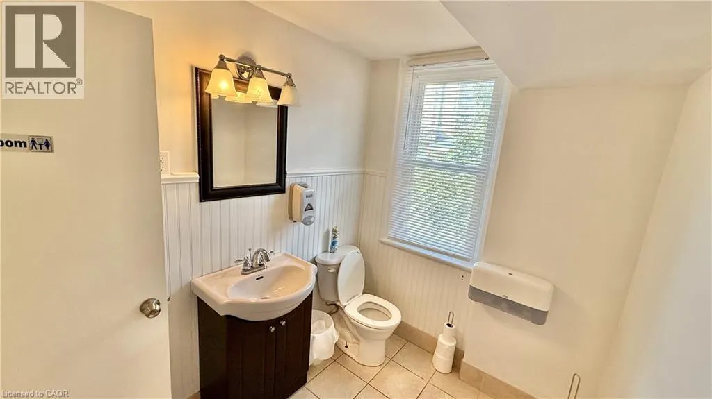74 QUEEN Street N Unit# B, #B