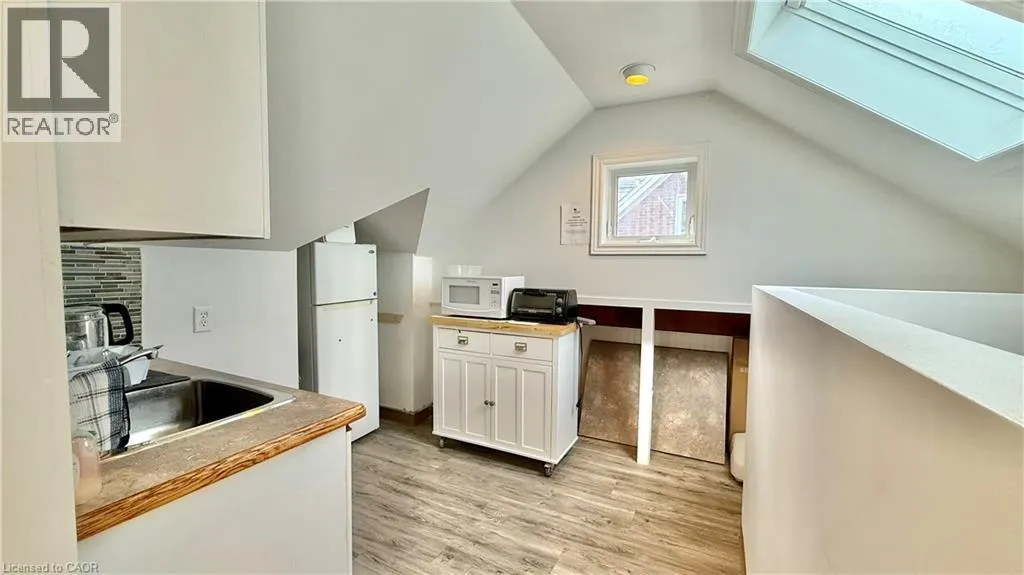 74 QUEEN Street N Unit# B, #B