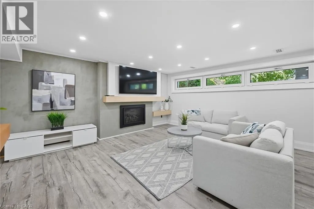 568 DYNES Road