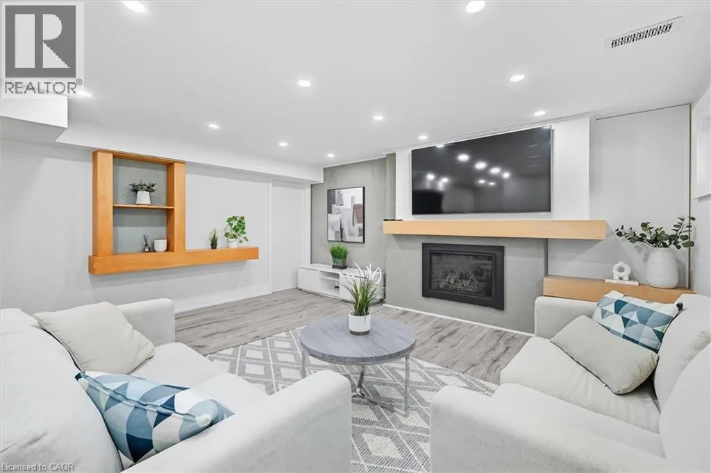 568 DYNES Road