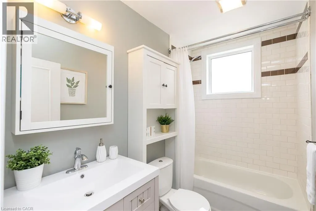 4 SUNNING HILL Avenue Unit# UPPER, #UPPER