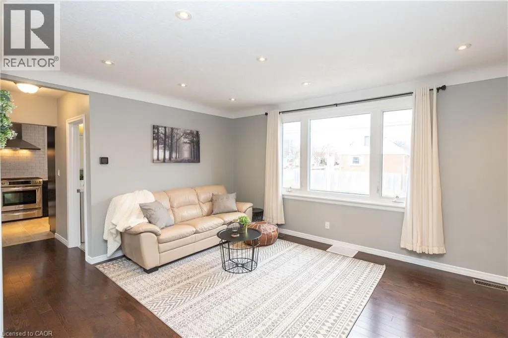 4 SUNNING HILL Avenue Unit# UPPER, #UPPER