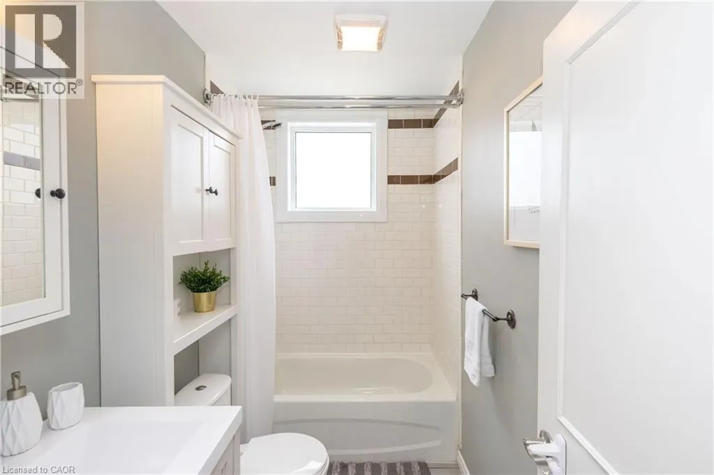 4 SUNNING HILL Avenue Unit# UPPER, #UPPER