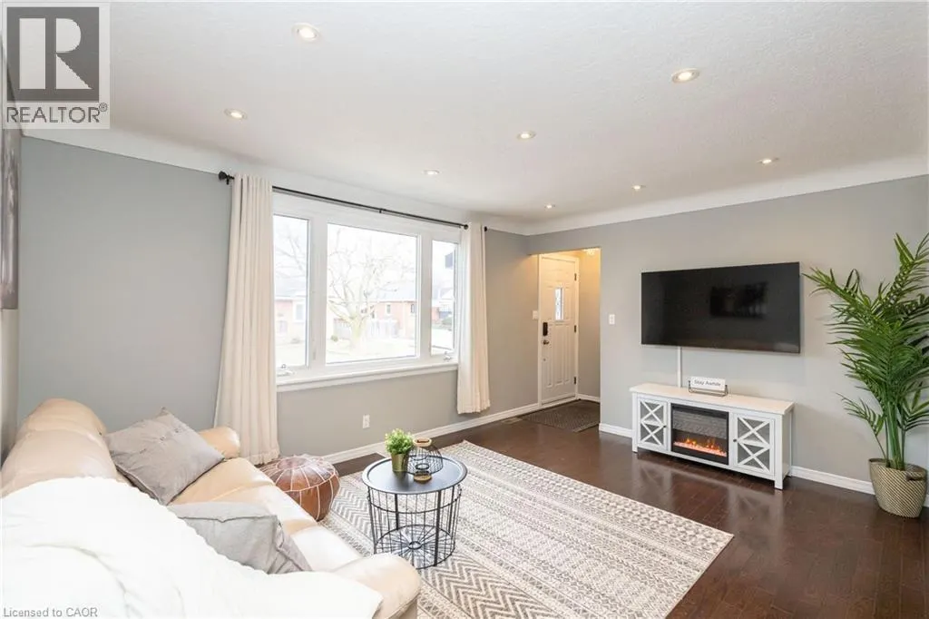 4 SUNNING HILL Avenue Unit# UPPER, #UPPER