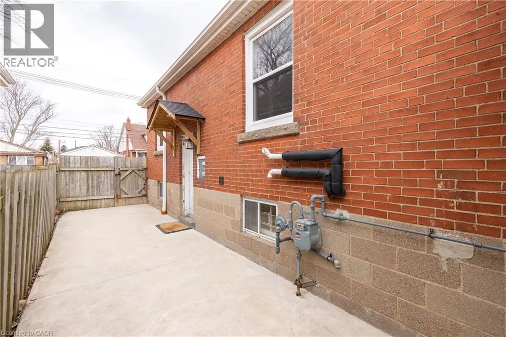 4 SUNNING HILL Avenue Unit# UPPER, #UPPER