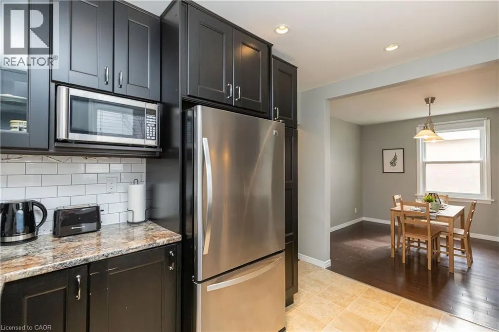 4 SUNNING HILL Avenue Unit# UPPER, #UPPER
