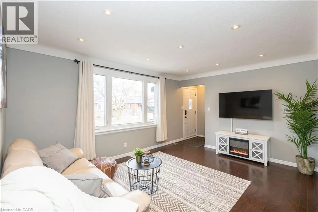 4 SUNNING HILL Avenue Unit# UPPER, #UPPER