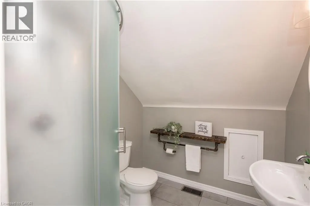 4 SUNNING HILL Avenue Unit# UPPER, #UPPER