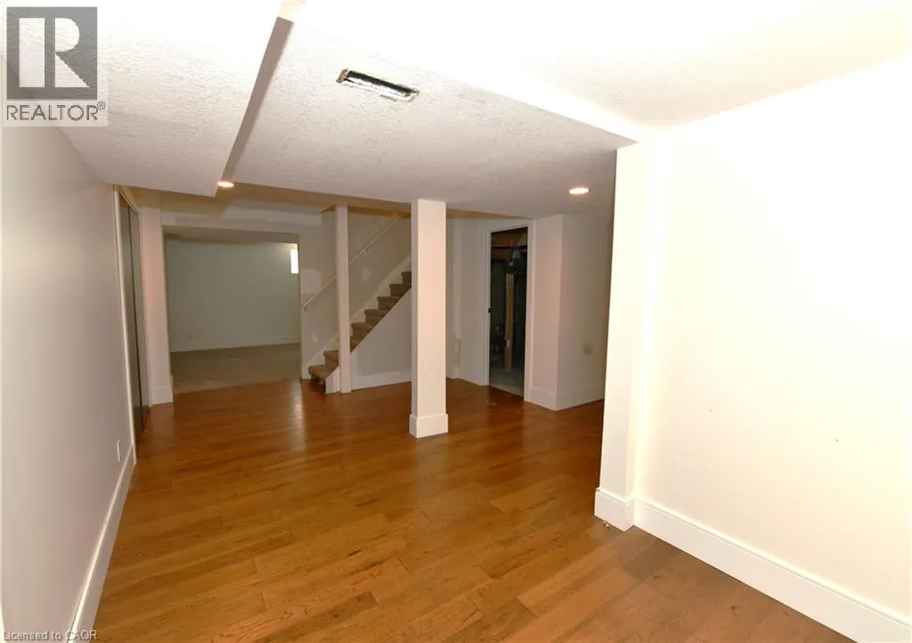 6 SHADYRIDGE Place