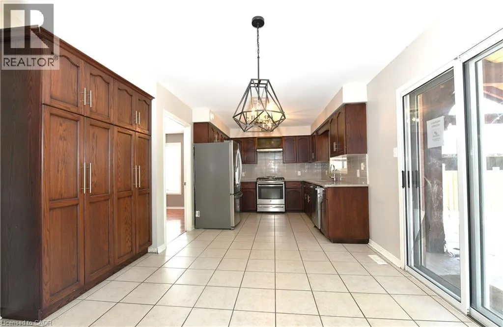 6 SHADYRIDGE Place