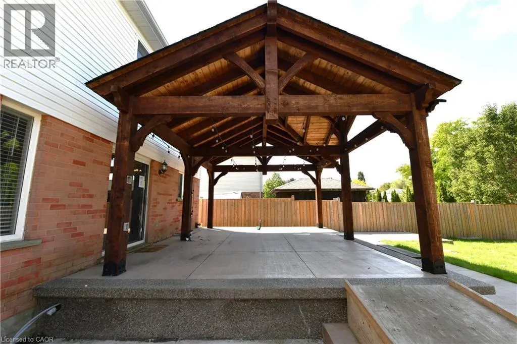 6 SHADYRIDGE Place