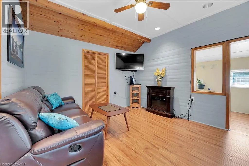 17 MAPLE Lane