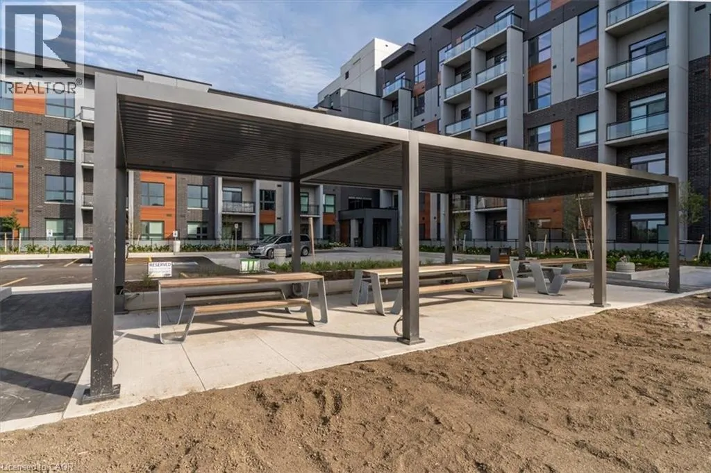 95 DUNDAS Street W Unit# 404, #404