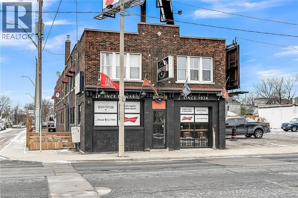 737 BARTON Street E