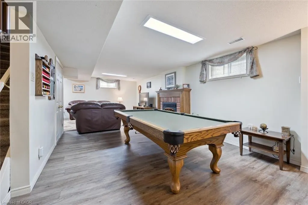 45 APPLEWOOD Crescent