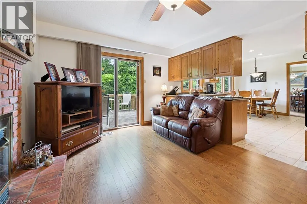 45 APPLEWOOD Crescent