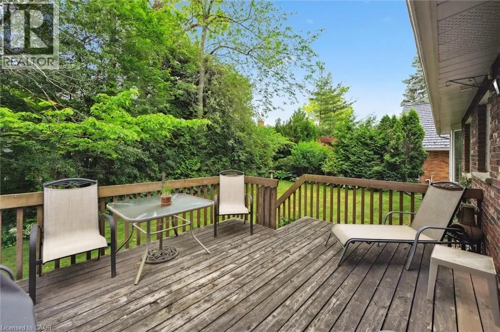 45 APPLEWOOD Crescent