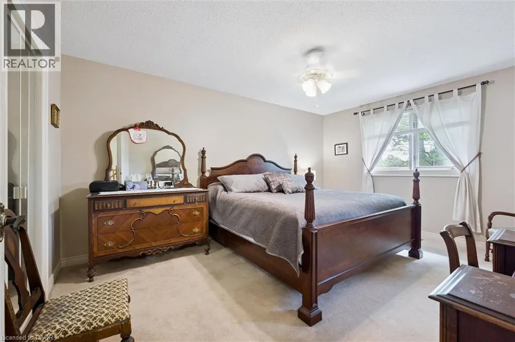 45 APPLEWOOD Crescent