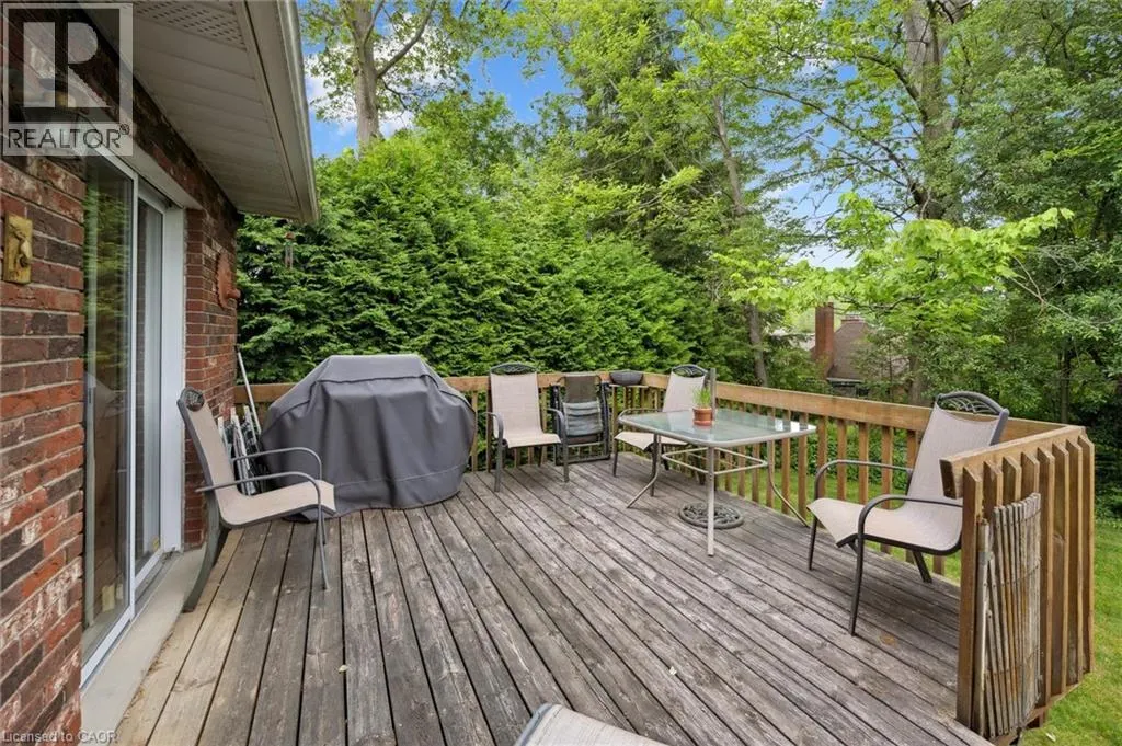 45 APPLEWOOD Crescent
