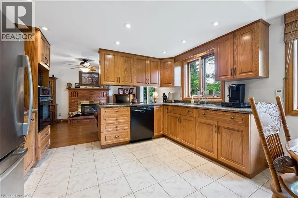 45 APPLEWOOD Crescent