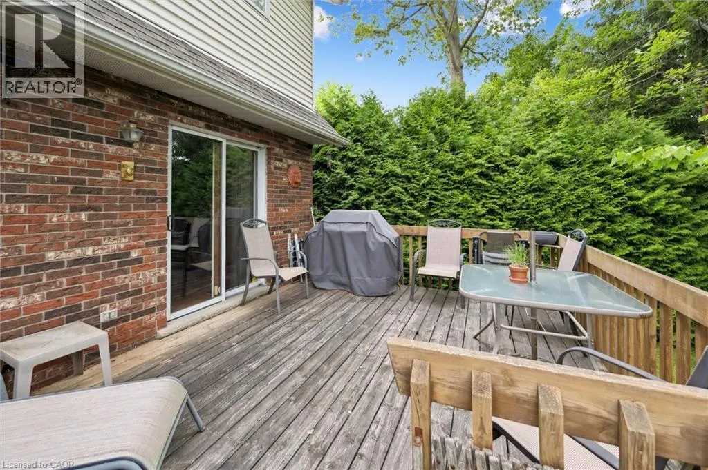 45 APPLEWOOD Crescent