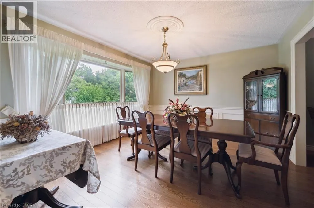 45 APPLEWOOD Crescent