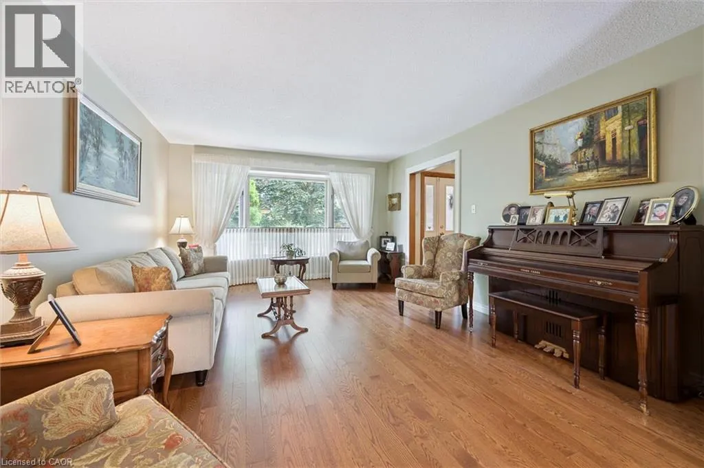 45 APPLEWOOD Crescent