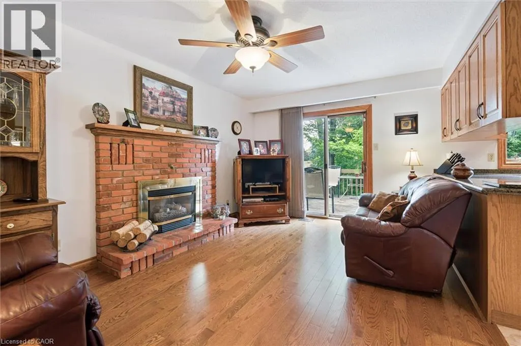45 APPLEWOOD Crescent