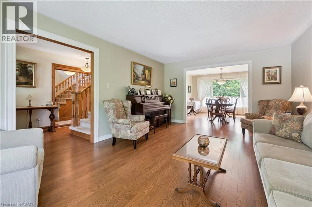 45 APPLEWOOD Crescent