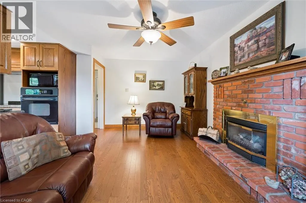 45 APPLEWOOD Crescent